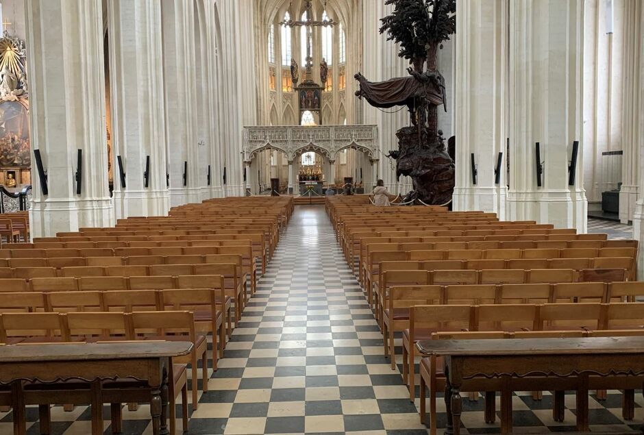 VISITE GUIDEE INSOLITE DE LEUVEN AVEC EN POINT D'ORGUE:LA BIBLIOTHEQUE